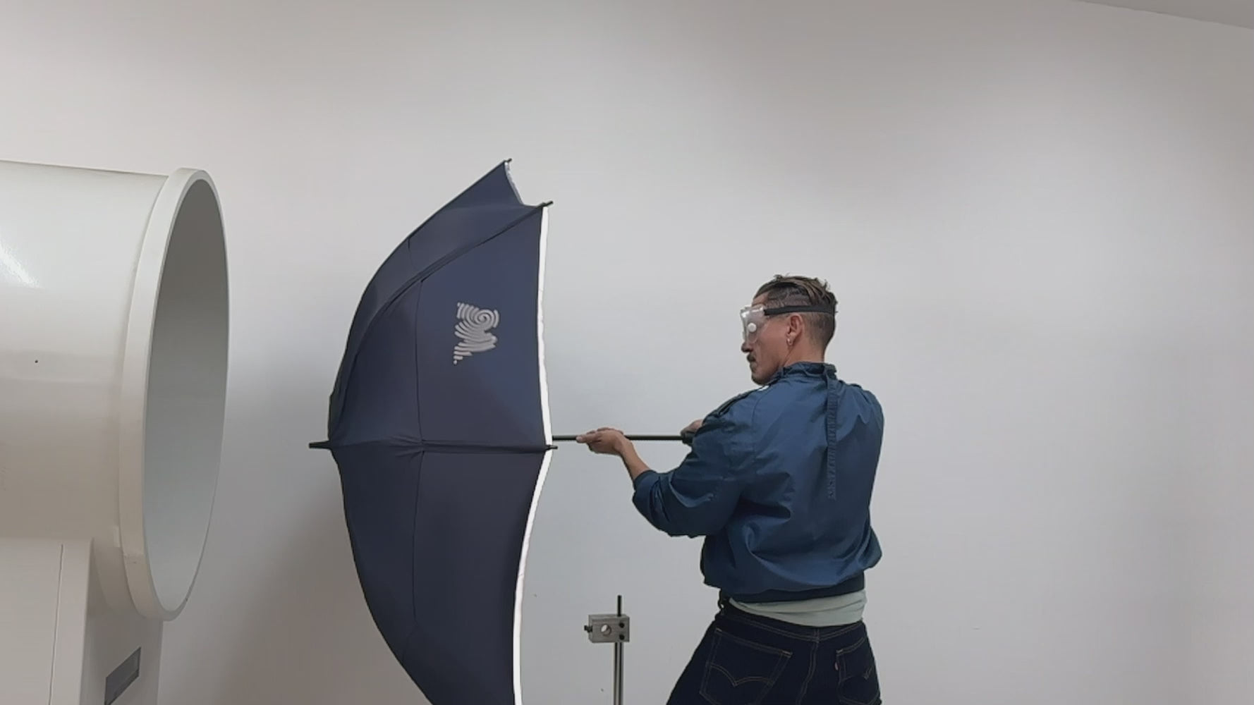 Weatherman stick umbrella wind test